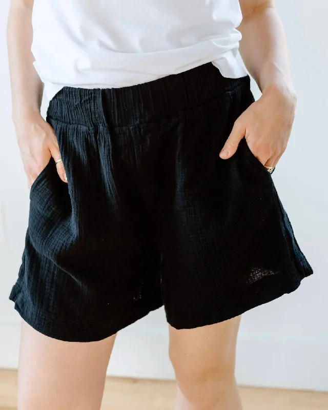 Gilma Shorts In Black